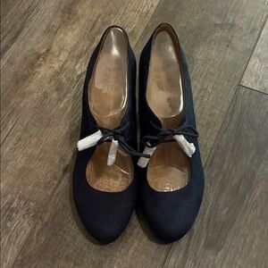 Naturalizer navy Paxton lace up pumps- new without box